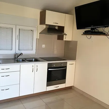 Lipovica Apartmán Sukošan