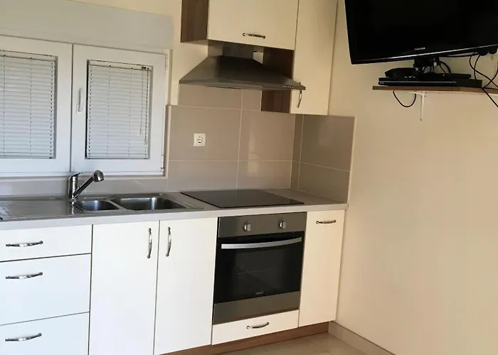 Lipovica Daire Sukošan